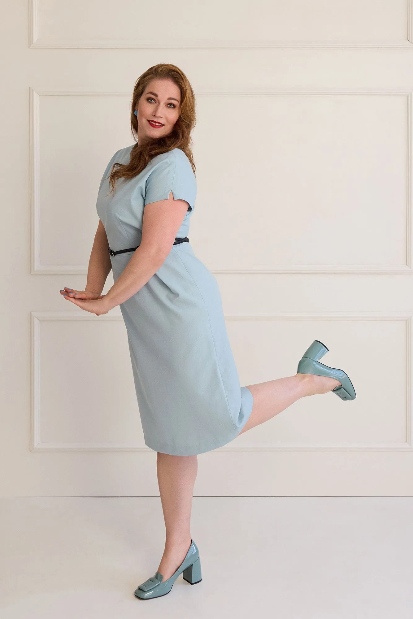 37-4 Waisted dress with overlapping shoulders