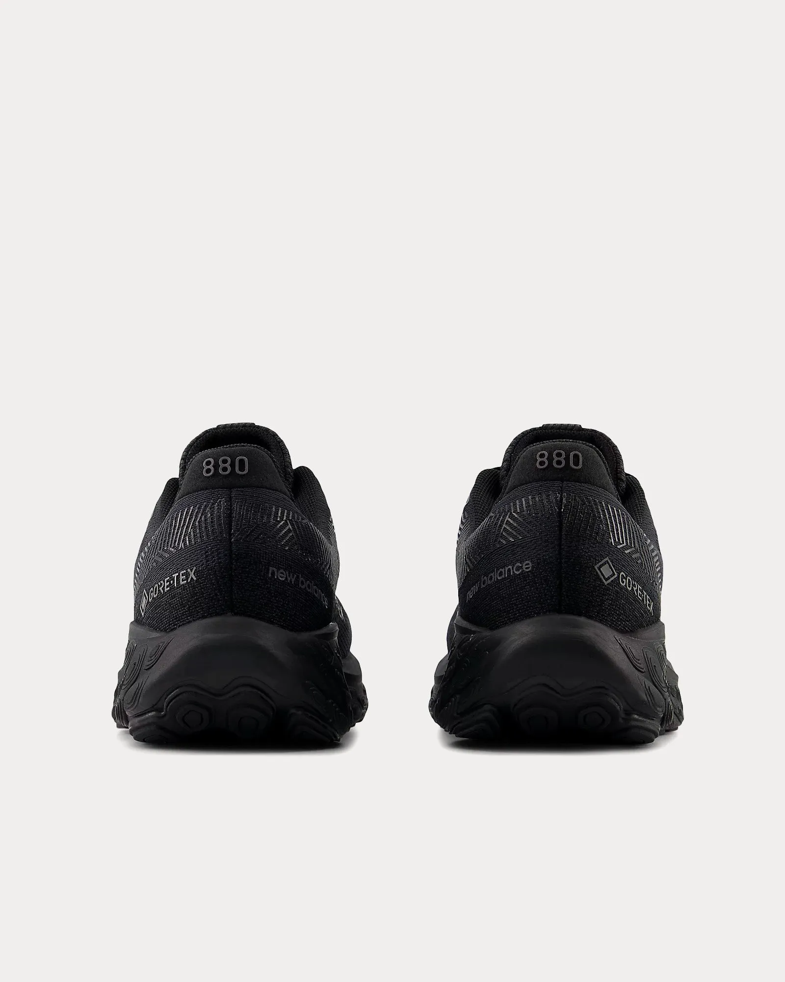 Fresh Foam X 880v14 Gore-Tex Black / Phantom / Magnet Running Shoes