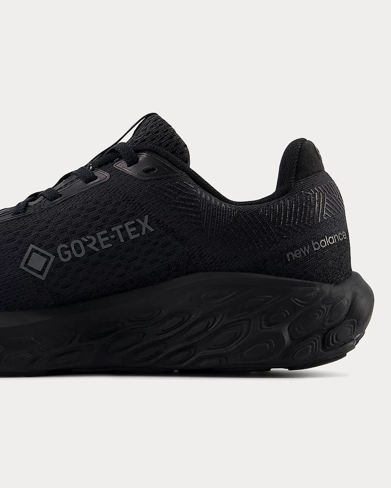Fresh Foam X 880v14 Gore-Tex Black / Phantom / Magnet Running Shoes