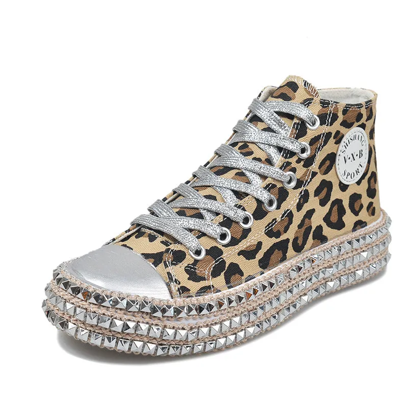 Plain Rivet Sneakers