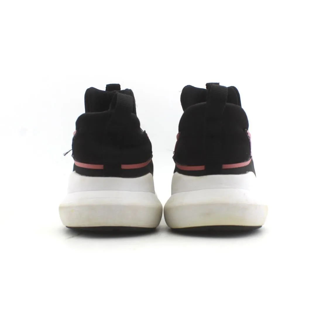 PUMA  ENZO LIGHTWEIGHT SHINY KNIT RUN