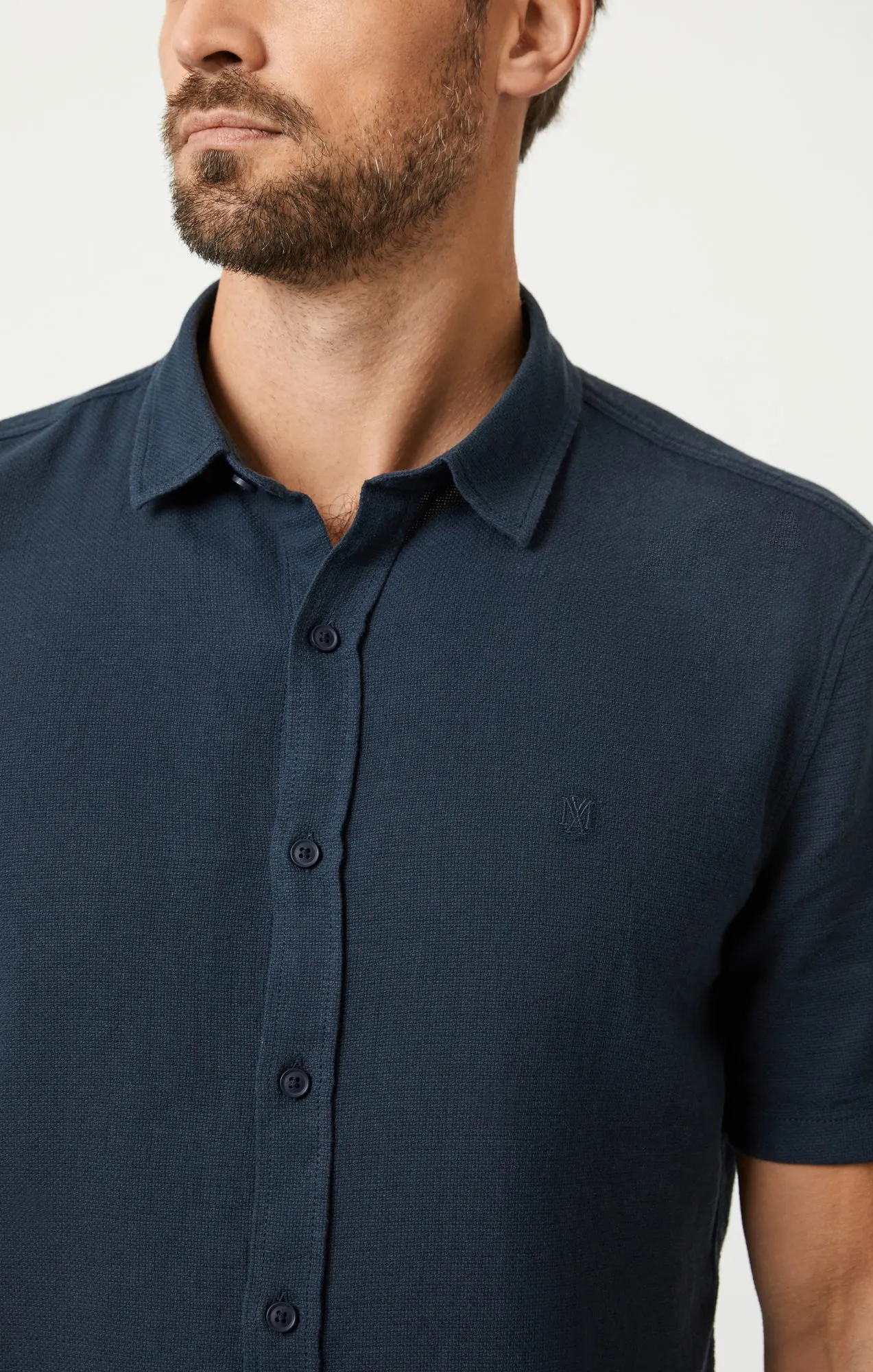 SHORT SLEEVE BUTTON-UP SHIRT IN TOTAL ECLIPSE