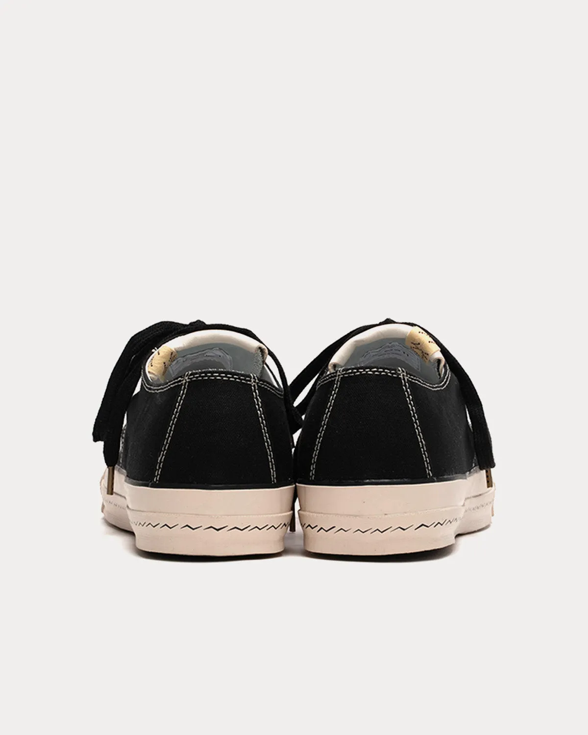Skagway Lo Canvas Black Low Top Sneakers