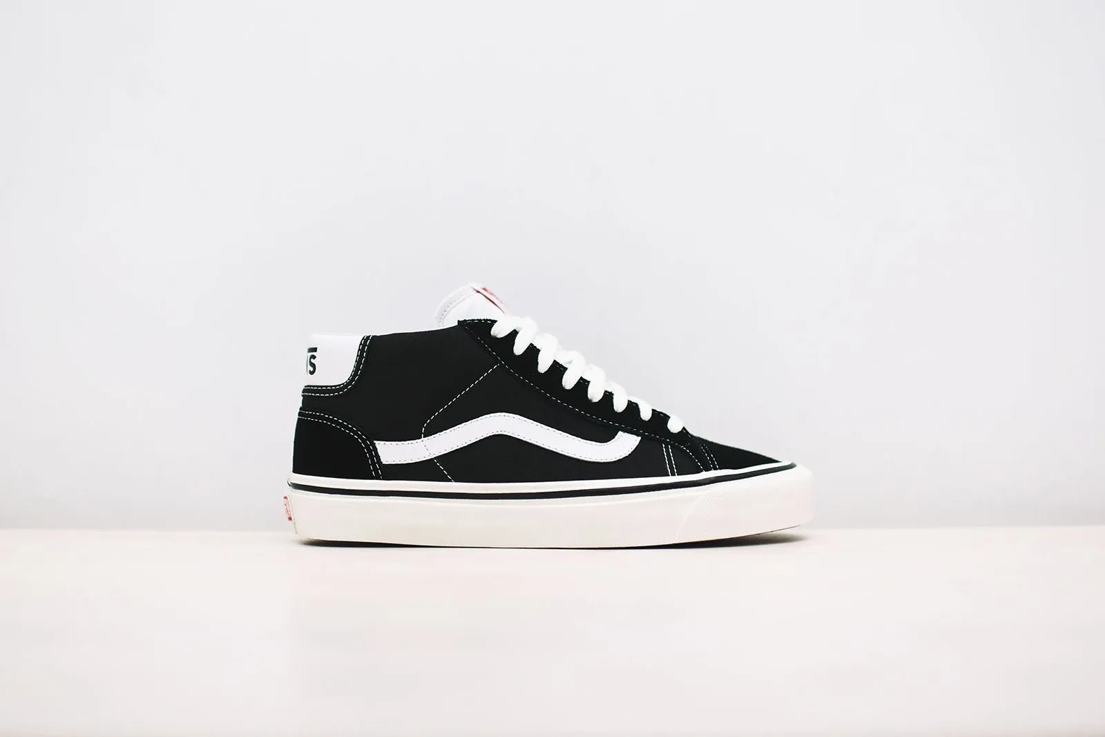 VANS MID SKOOL 37 DX ANAHEIM - BLACK / WHITE