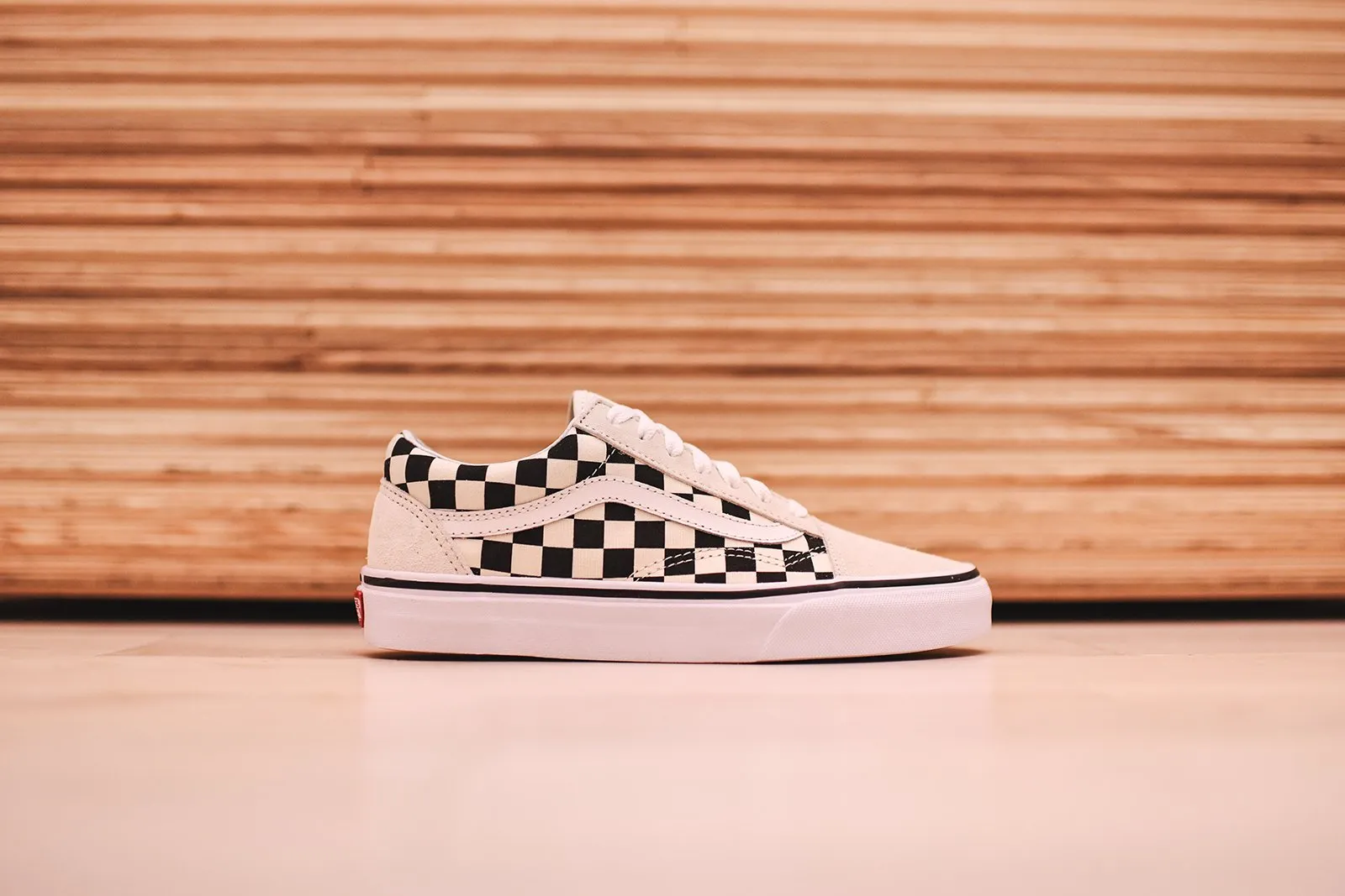 VANS OLD SKOOL - WHITE / BLACK